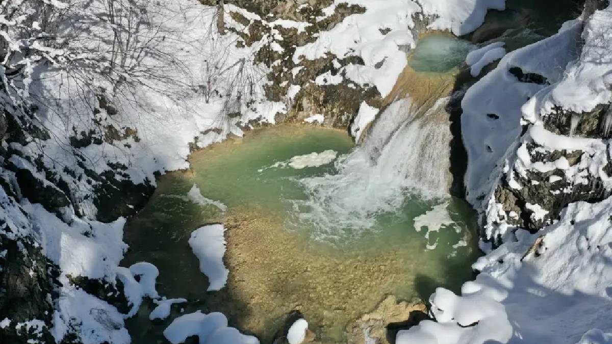 3 ayrı gölden oluşan doğa harikası! Yazın ayrı kışın ayrı renge bürünüyor: Buraya giden büyüleniyor