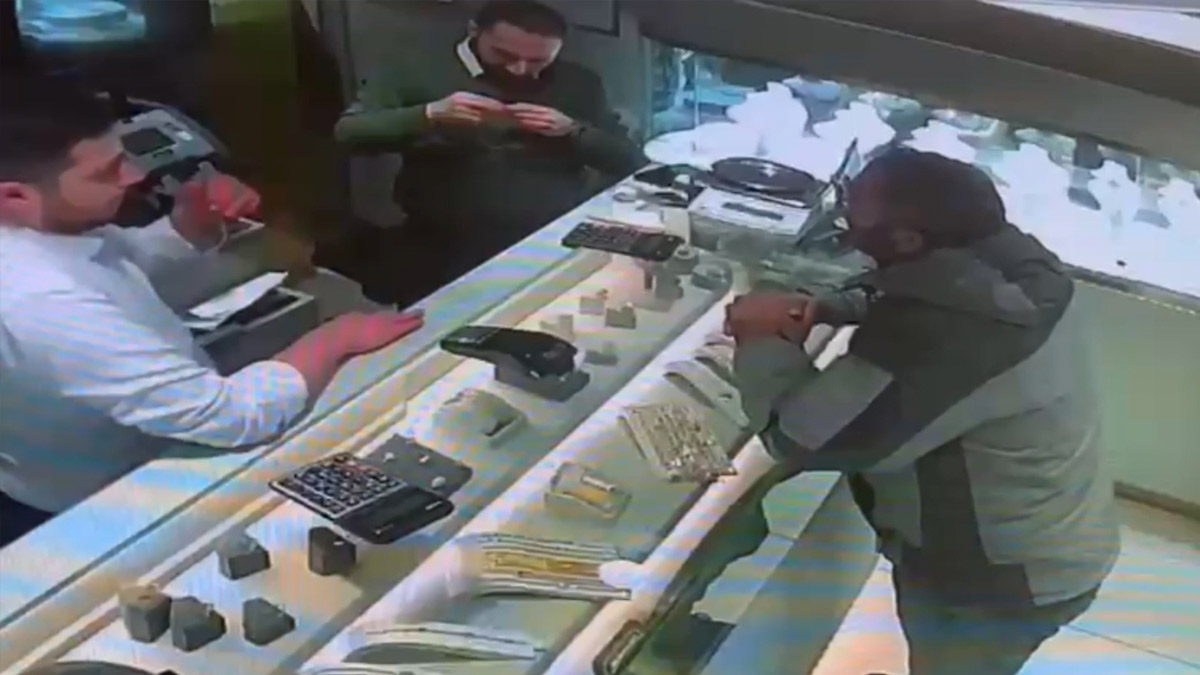 Gerçek altın eritilince ortaya çıktı: Sahte kolyeyle kuyumcu dolandırıcılığı