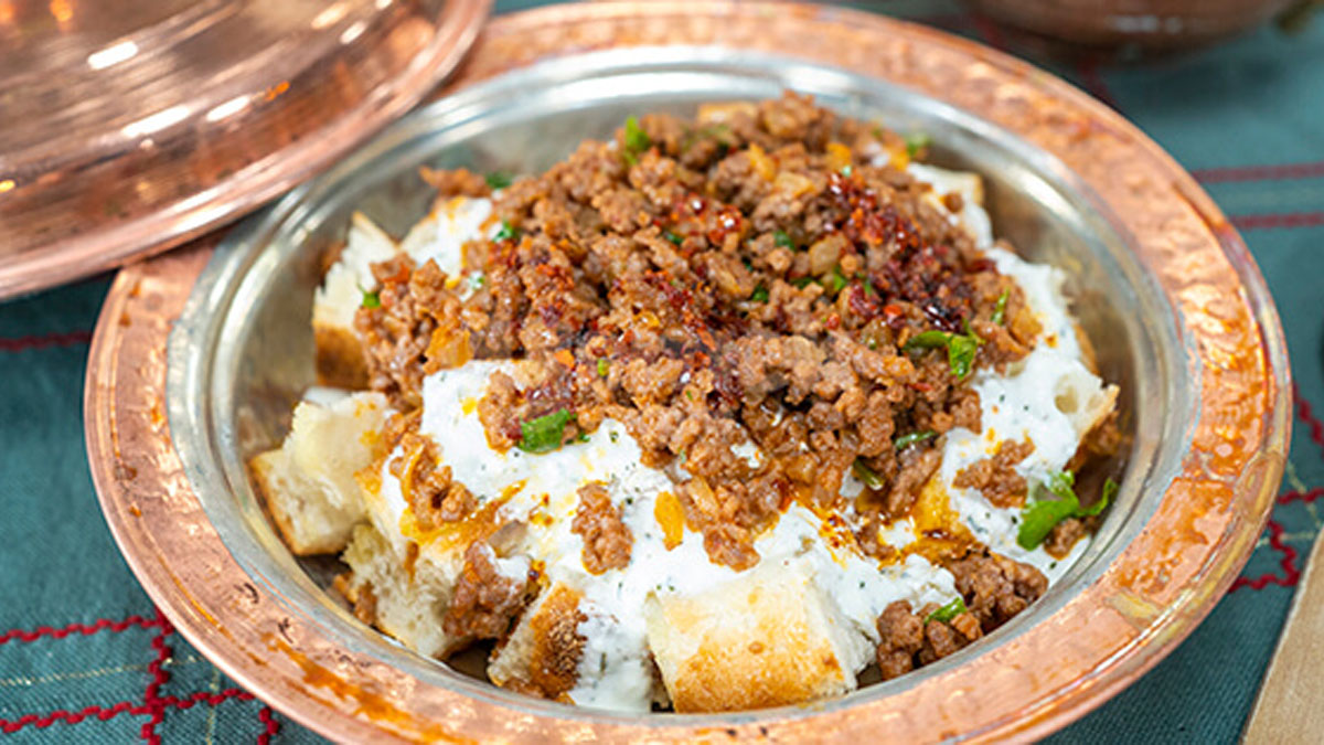 Bayat ekmekleri sakın atmayın! Bir tabakla herkesi masaya toplayacak papara tarifi