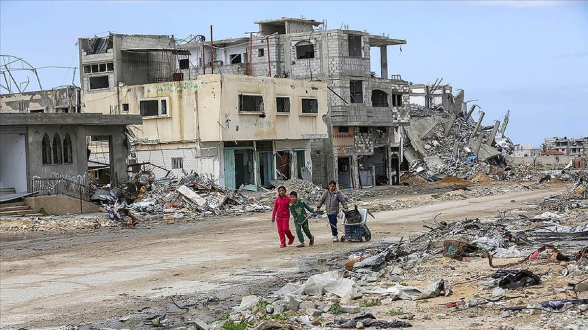 Haaretz: İsrail, işgal altındaki Refah’ta yeniden inşayı engellememe kararı aldı