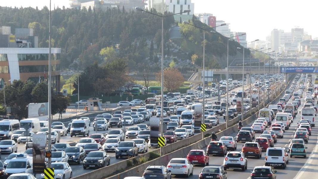 İBB'den İstanbul trafiğine neşter: Mesai saatleri, otopark ücretleri, özel araç kısıtlaması gündemde