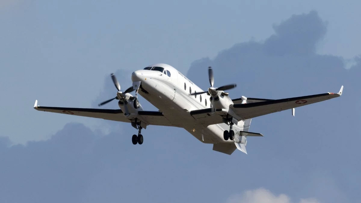 16 kişiyi taşıyan uçak kayboldu