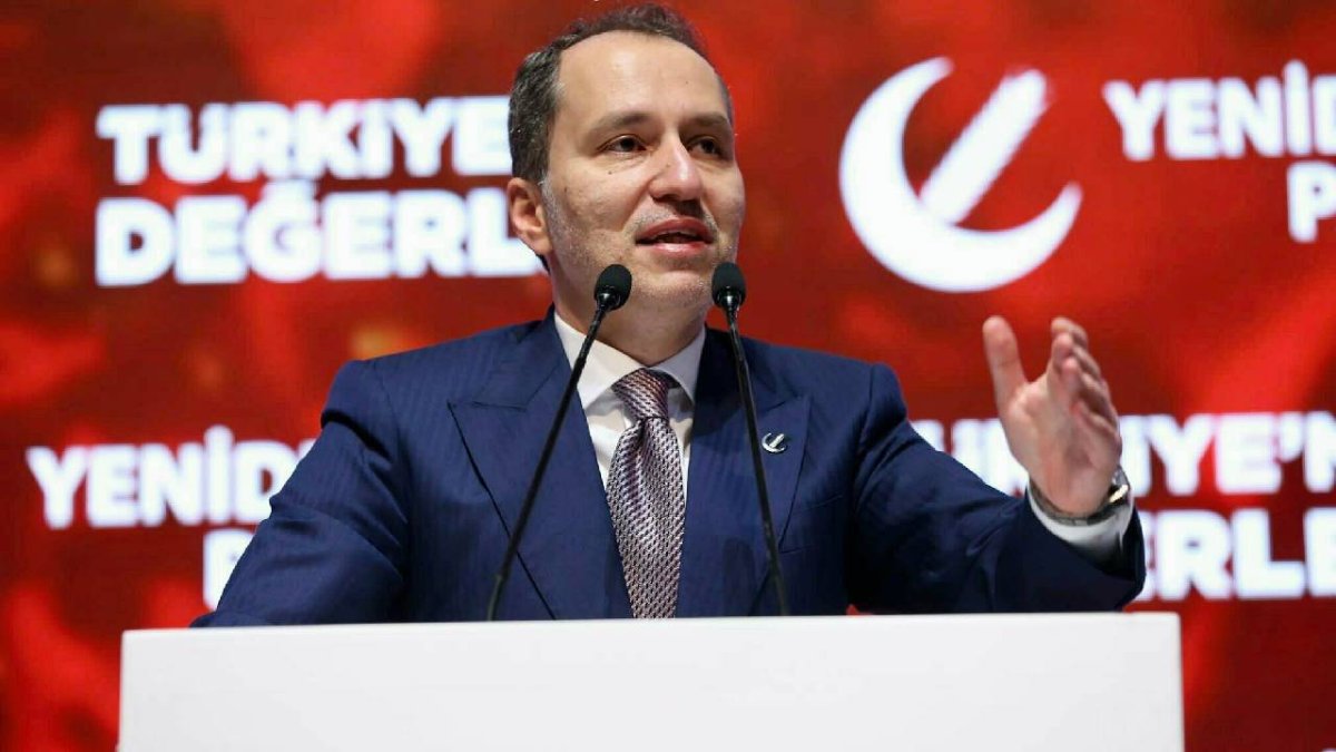 Erbakan'dan AK Parti'ye geçen belediye başkanlarına tepki: 'Omurgalı bir duruş sergileyemediler'