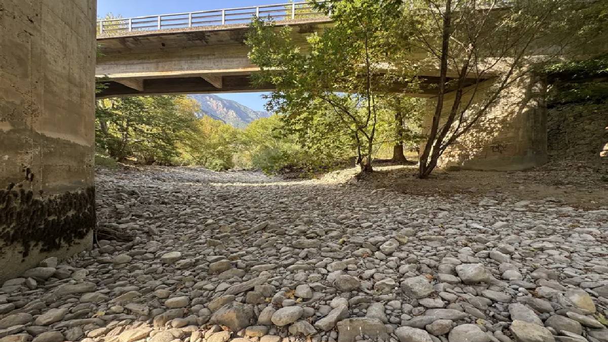 Neredeyse tamamen kurumuştu… Son yağışlar yüzleri güldürdü! Gürül gürül akıyor