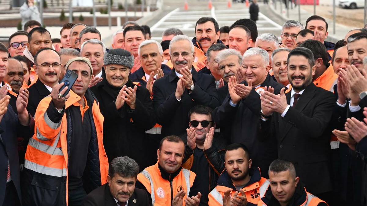 Bakan müjdeyi verdi: Bir il daha hızlı trene kavuşuyor, yeni hatla 4 il birbirine bağlanacak