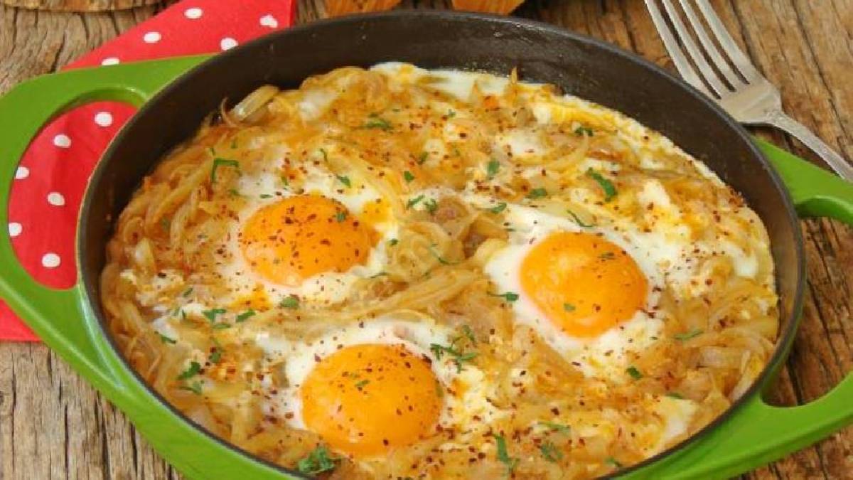 Kahvaltı sofralarına çok yakışacak! Geleneksel Soğanlama Tarifi
