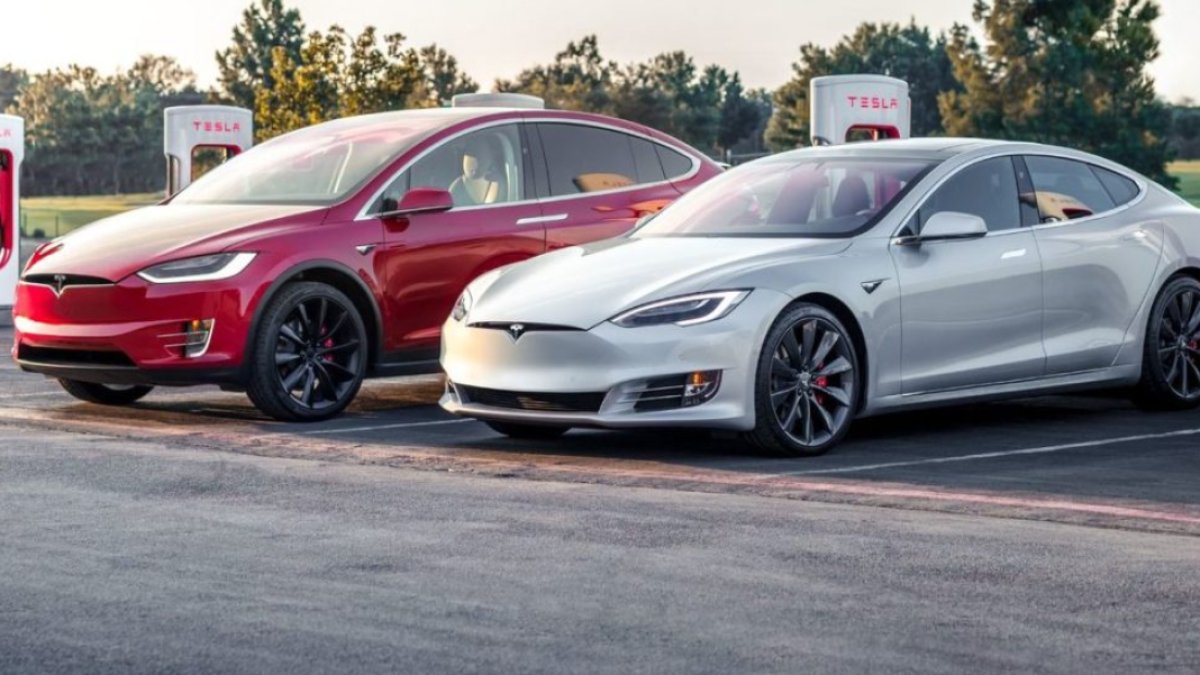 Tesla'da tarihi gelir düşüşü sonrası radikal karar: İki model üretimden kalkıyor