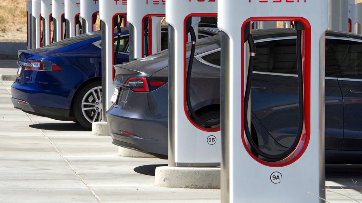 Ankara-Eskişehir yolunu kullananlar çok sevinecek: Tesla’dan Eskişehir’e dev yatırım! Yeni Supercharger istasyonu hizmete girdi!