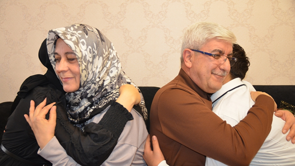 İki kardeşi evlat edindiler tüm çocukların kalbine dokundular! “Koruyu aile” mutluluğunu büyütmek için dernek kurdular