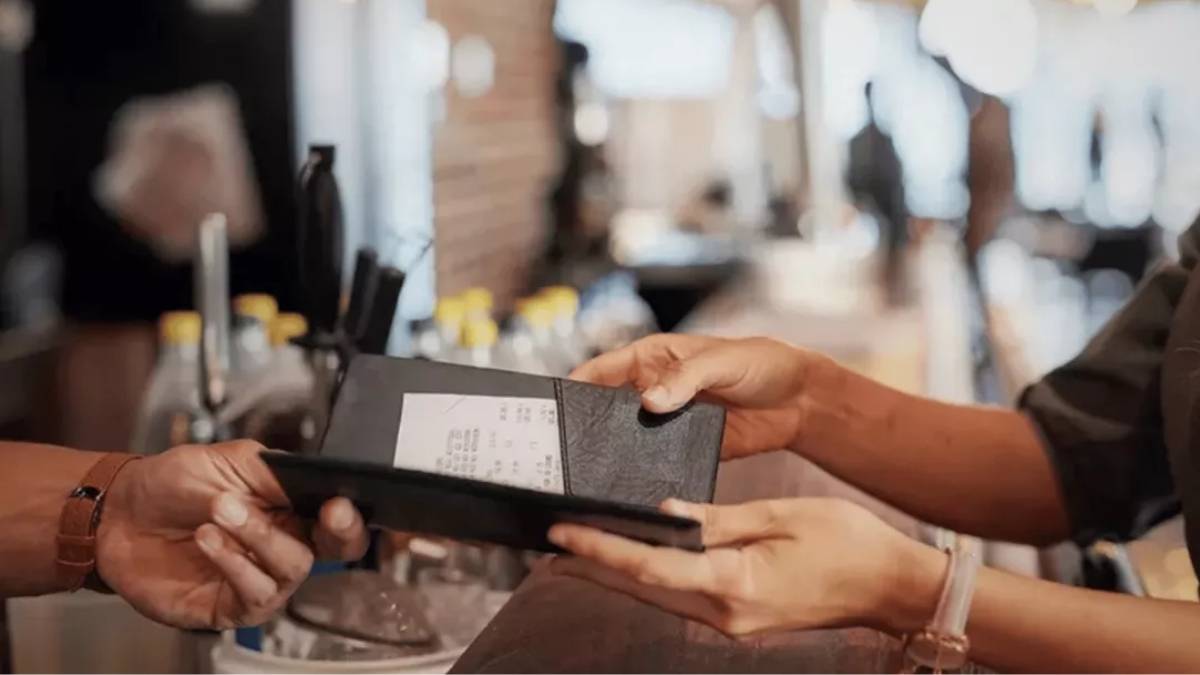 Restoranlarda yeni dönem başlıyor! Servis, masa ücreti yok: Bakanlık sıkı denetime başlıyor