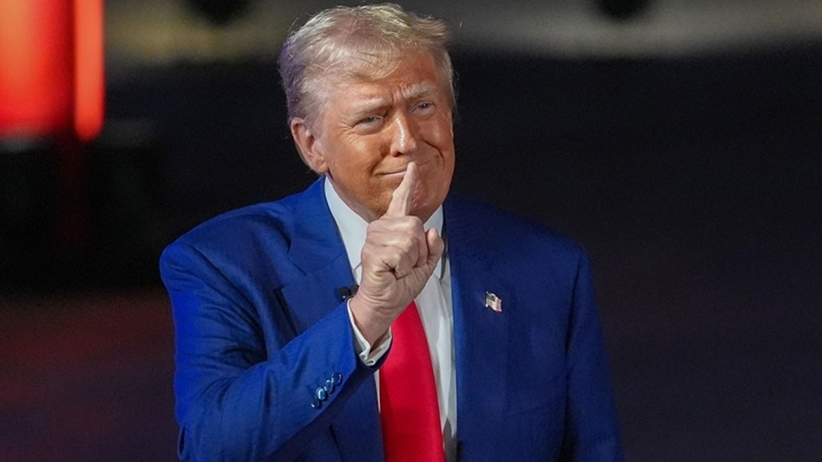 Trump'tan İran'a tehdit: Donanmamız yolda