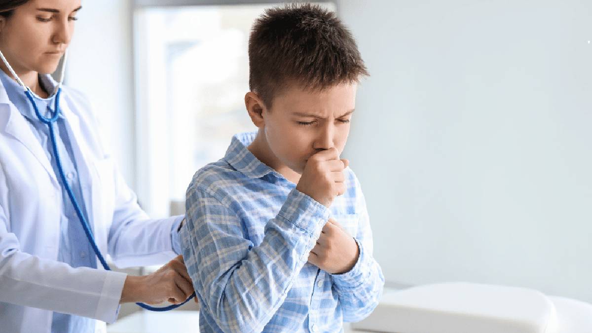 Bir başlıyor uzun süre sürüyor! Çocuklarda geçmeyen öksürüğün temel nedeni bu olabilir: Uzmanı açıkladı