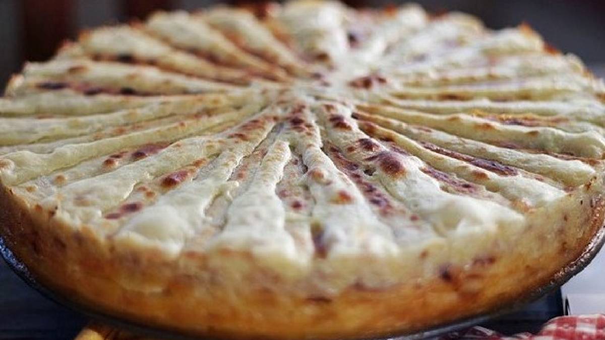 İncecik hamur tereyağlı sosla buluşuyor! Kosova ve Arnavutluk’un doyurucu lezzeti: İşte flija tarifi