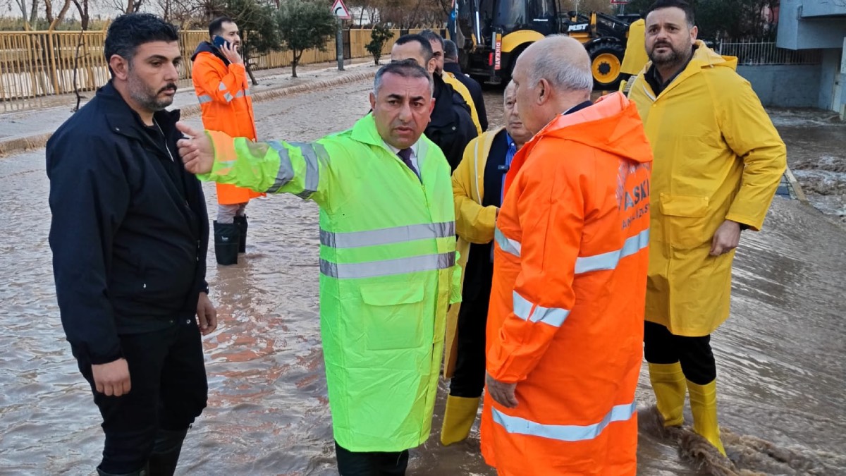 Adana’da yoğun yağış sonrası tahliye ve müdahale çalışmaları sürüyor