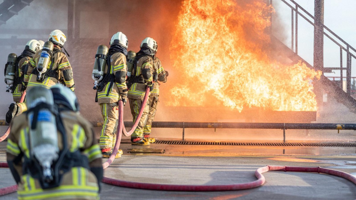İzmir Büyükşehir Belediyesi itfaiyeye 100 yeni personel alacak