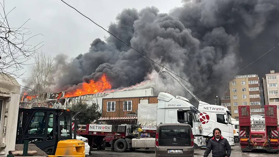 Ataşehir'de büyük yangın