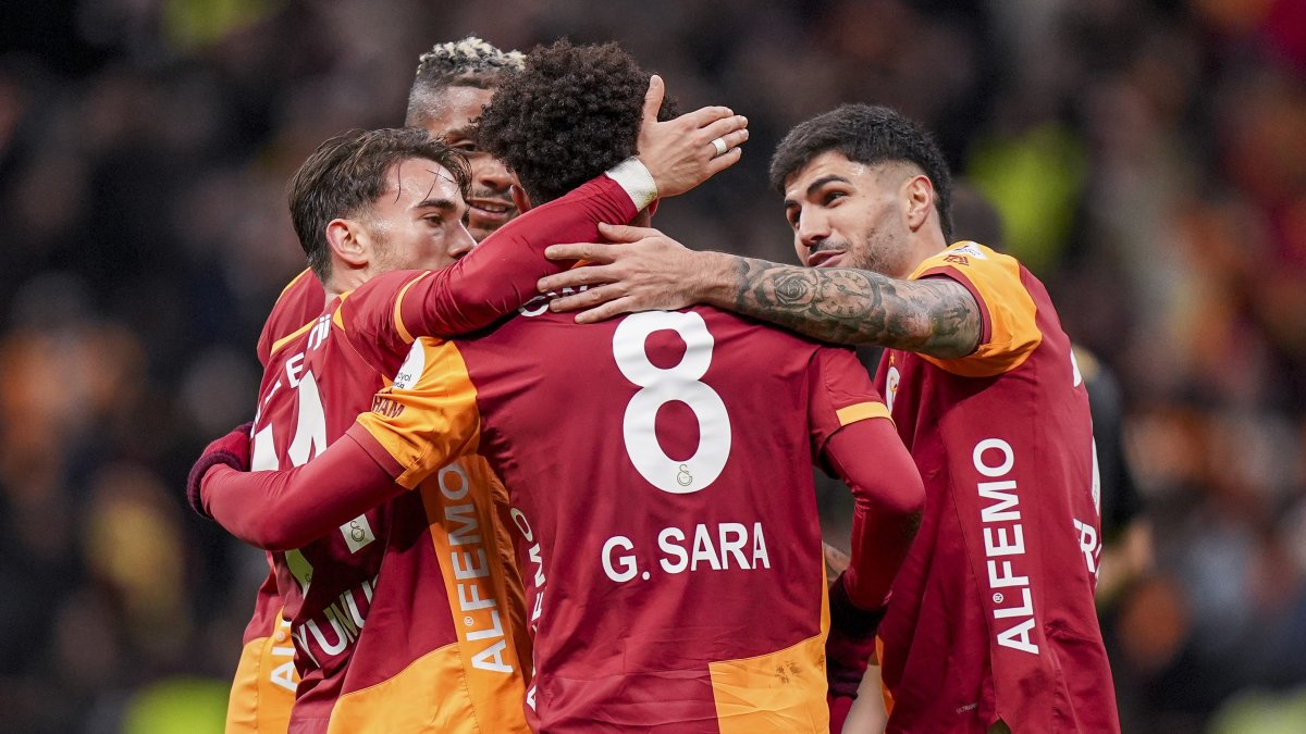 Aslan zirvede kükredi: Galatasaray Fenerbahçe ile olan puan farkını maç fazlasıyla 6'ya çıkardı