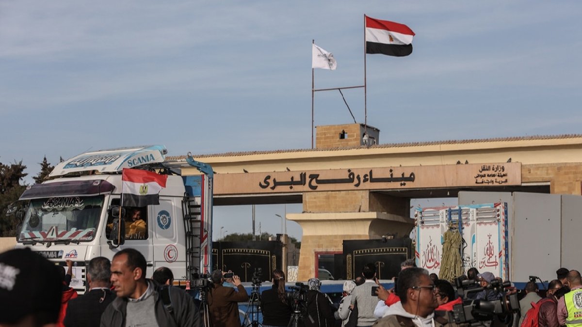 Gazze'de iki yıl sonra bir ilk: Refah Sınır kapısı açıldı