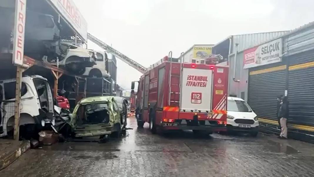 İkitelli Atatürk Oto Sanayi Sitesi'nde korkutan yangın