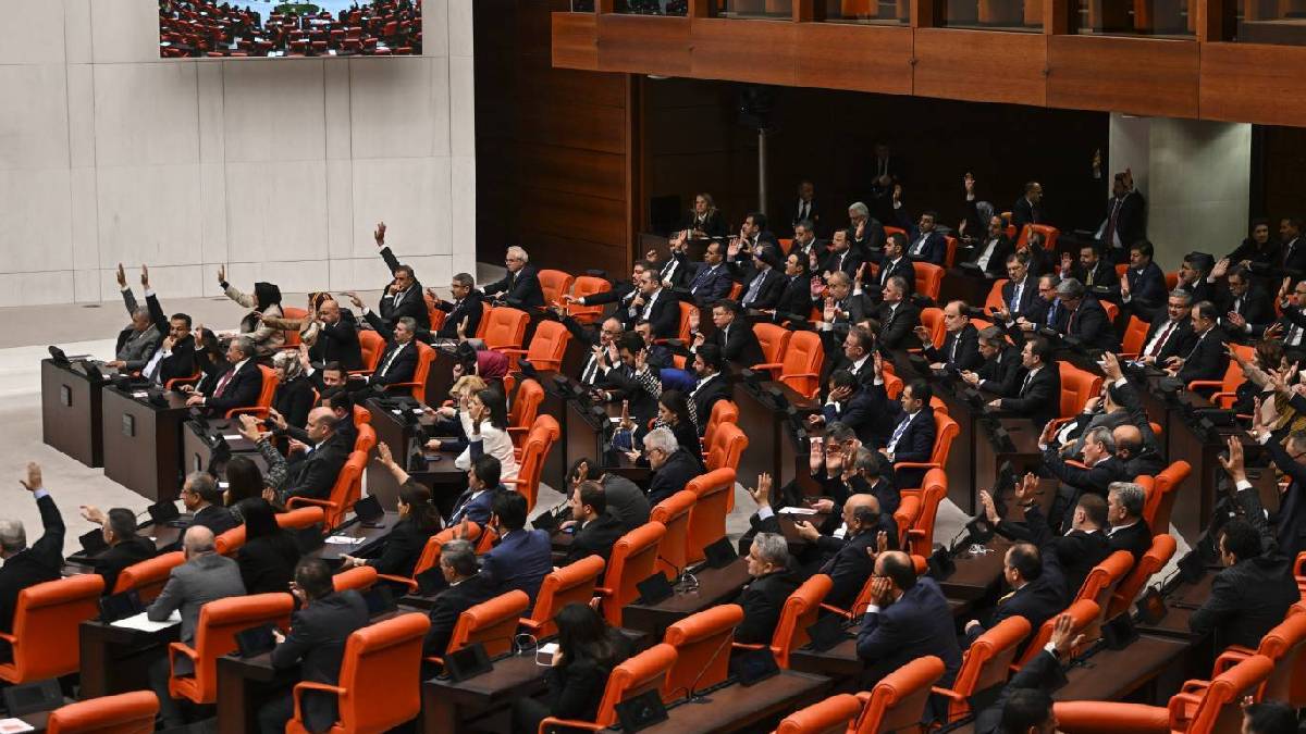 TBMM’de dikkat çeken tablo: 18 milletvekili kürsüye yalnızca yemin için çıktı