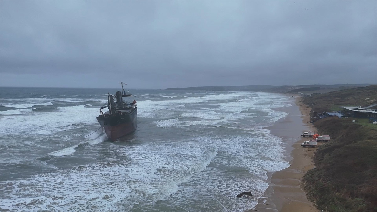 Sarıyer'de kargo gemisi karaya oturdu