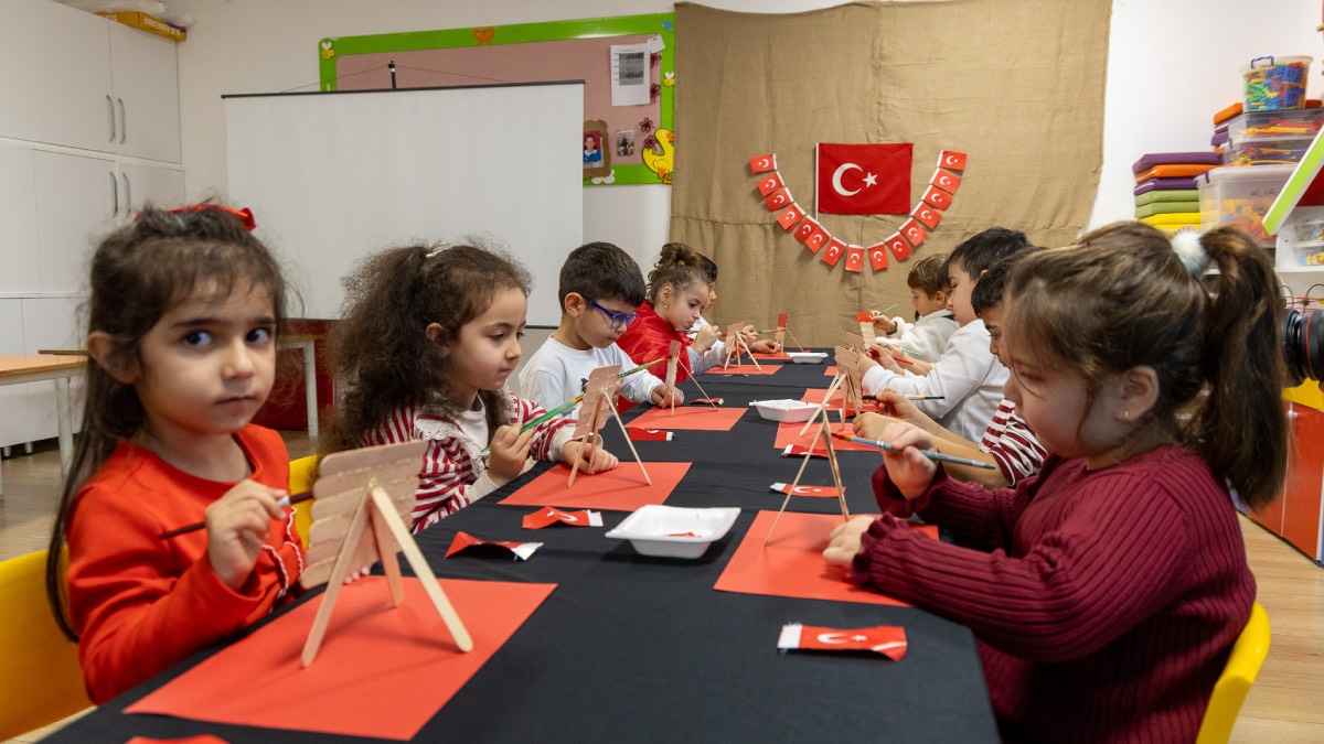 Manavgat Belediyesi eğitim kurumlarında ikinci dönem “Bayrak Sevgisi” temasıyla başladı