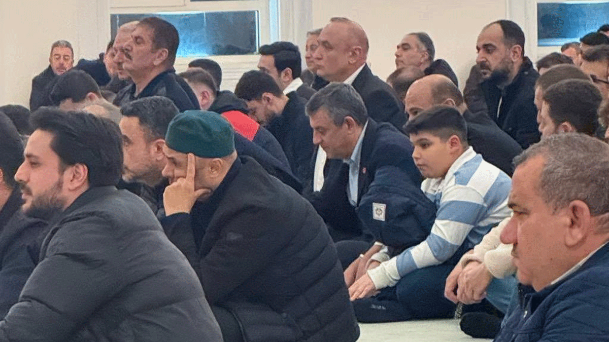 Özgür Özel Berat Kandili'nde mevlid programına katıldı