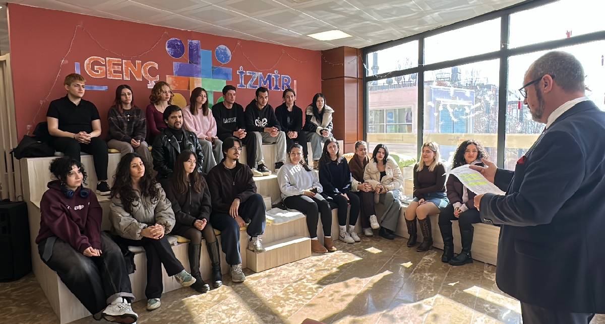 İzmir Büyükşehir Belediyesi gençlerin sanat yolculuğunu destekliyor