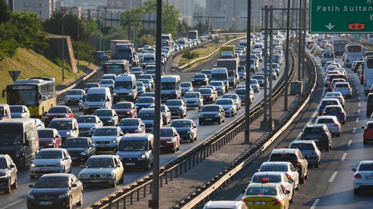 İstanbul'da trafik yoğunluğu yüzde 80'e ulaştı