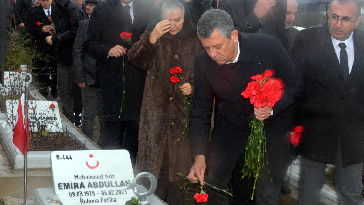 Özel, Kahramanmaraş’ta Kapıçam Deprem Şehitliğini ziyaret etti
