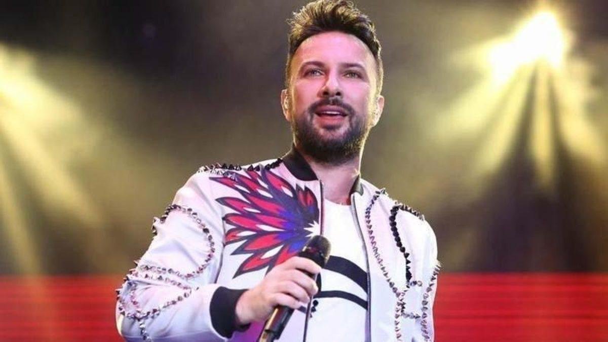 Megastar Tarkan’dan kalpleri ısıtan hareket! İstanbul konserinde izdiham arasındaki çocuğu kurtardı