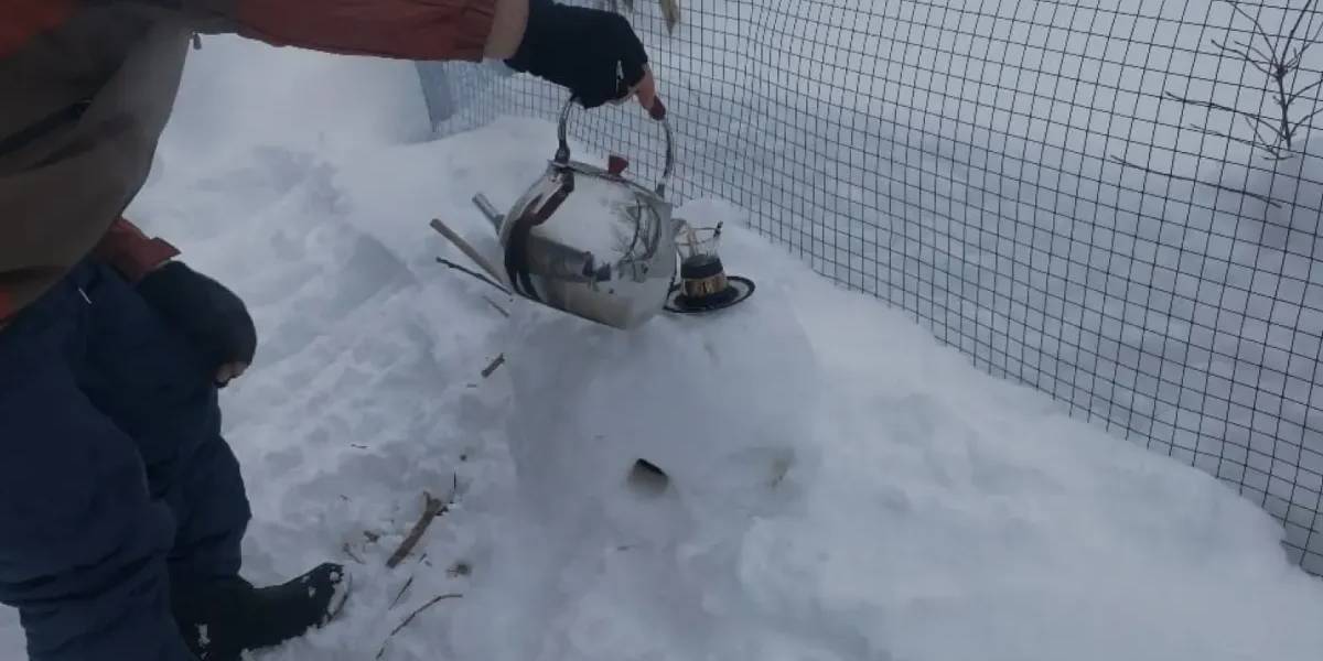 Karda bile ateşsiz kalmayacaksınız! Dondurucu soğuklar içinize işlemesin… Kar içinde ateş yakmanın püf noktaları…