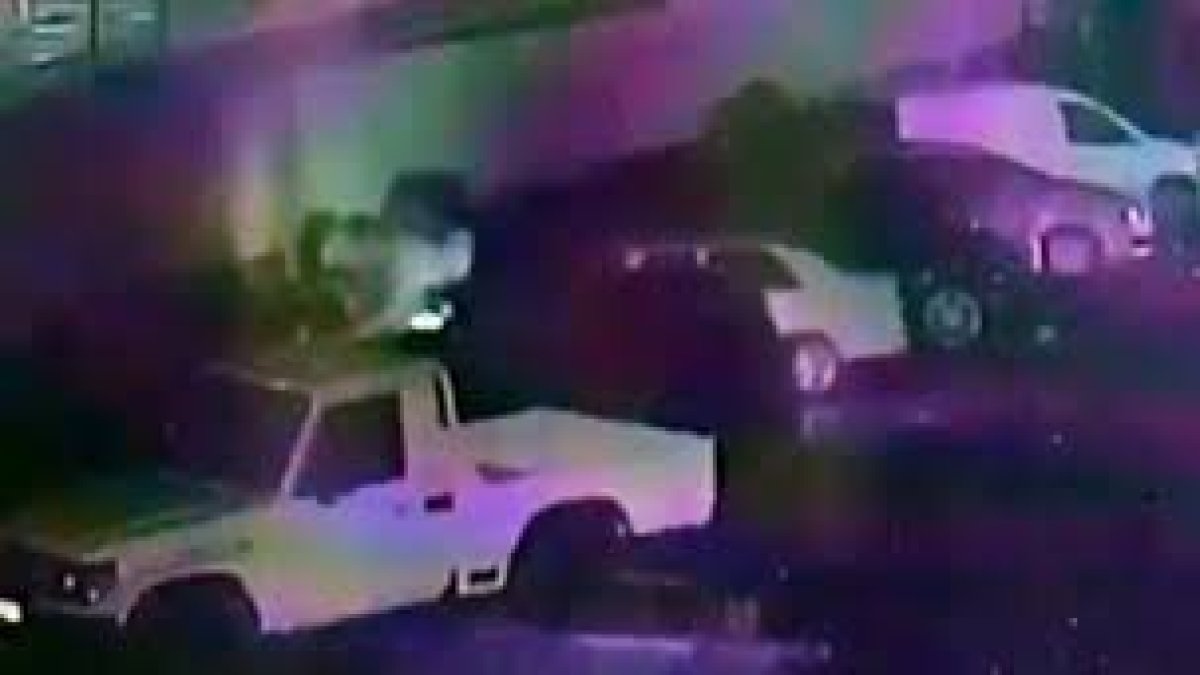 Isınmak için yaktığı ateş 5 aracı küle çevirdi! "Isınmak için ateş yaktım" dedi, suç makinesi çıktı