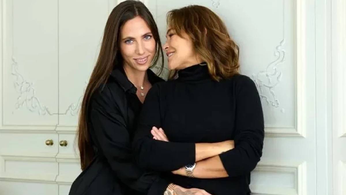 Hülya Avşar’ın kızından doğallık şov: Zehra Çilingiroğlu beyaz zarafetiyle göz kamaştırdı!