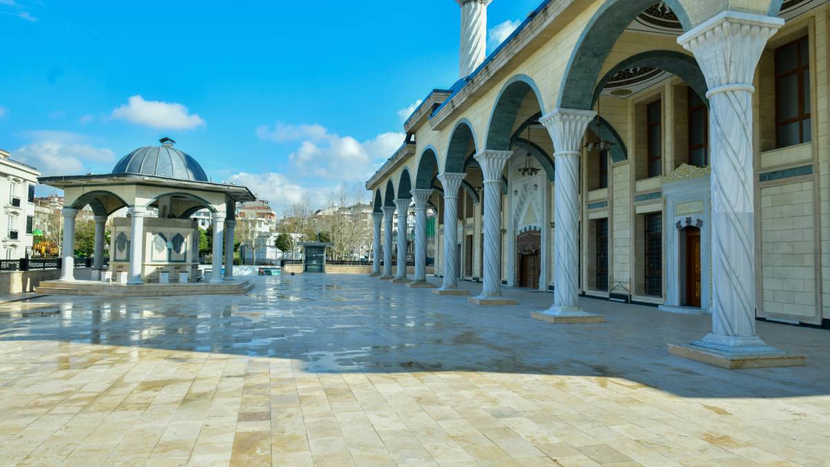 Başkan Vekili Aksoy, Esenyurt’ta çözümsüz sorun bırakmıyor: Büyük Osmanlı Camii’nin 10 yıllık sorunu tarih oldu!