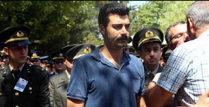 Ünlü oyuncu Murat Ünalmış şehit olan yeğeni Fahrettin Livçalkan'ı uğurladı