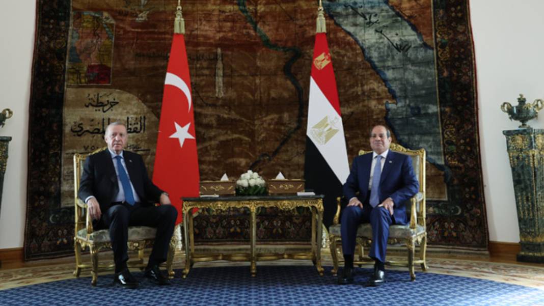 Erdoğan, Kahire’de es-Sisi ile bir araya geldi