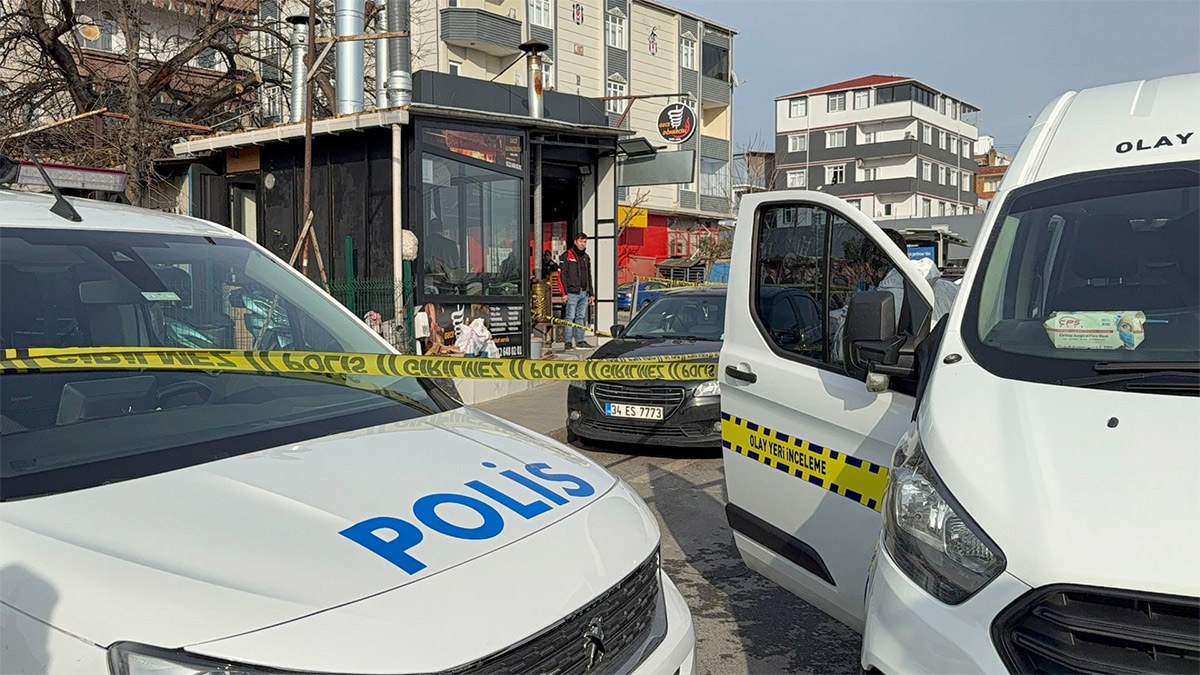İstanbul'da park halindeki araca silahlı saldırı: Sürücü yaralandı