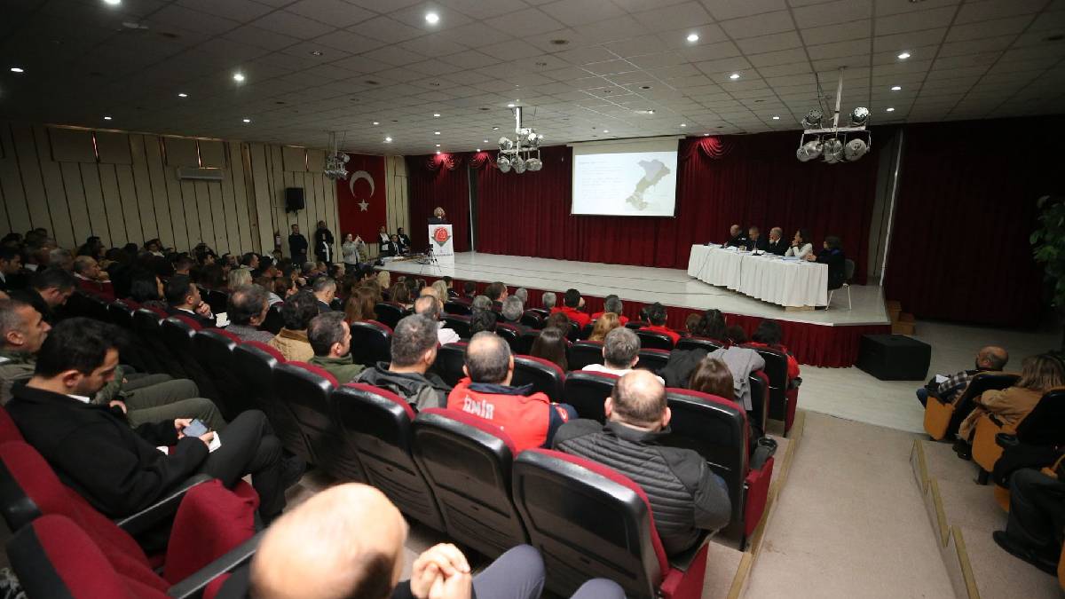 Karşıyaka’da afetlere karşı ortak akıl zirvesi: İlçe Afet Müdahale Planı Toplantısı gerçekleşti