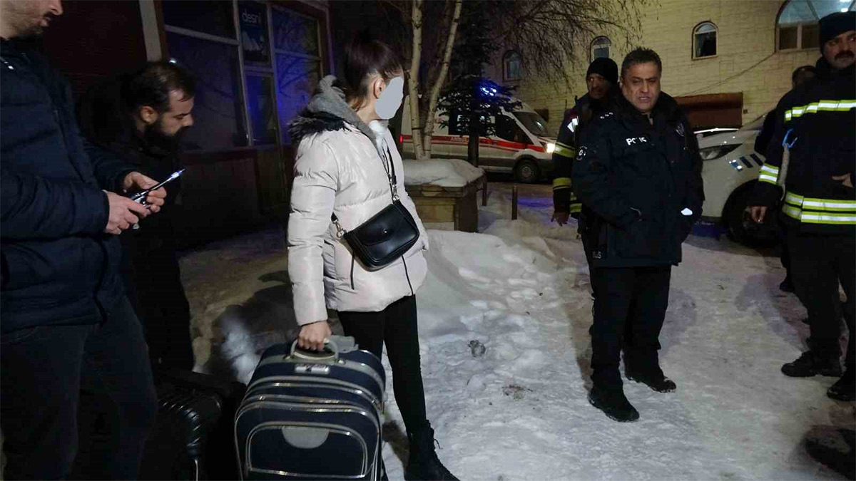 Pencereden yardım istedi: Evde zorla tutulduğunu iddia eden kadını polis kurtardı