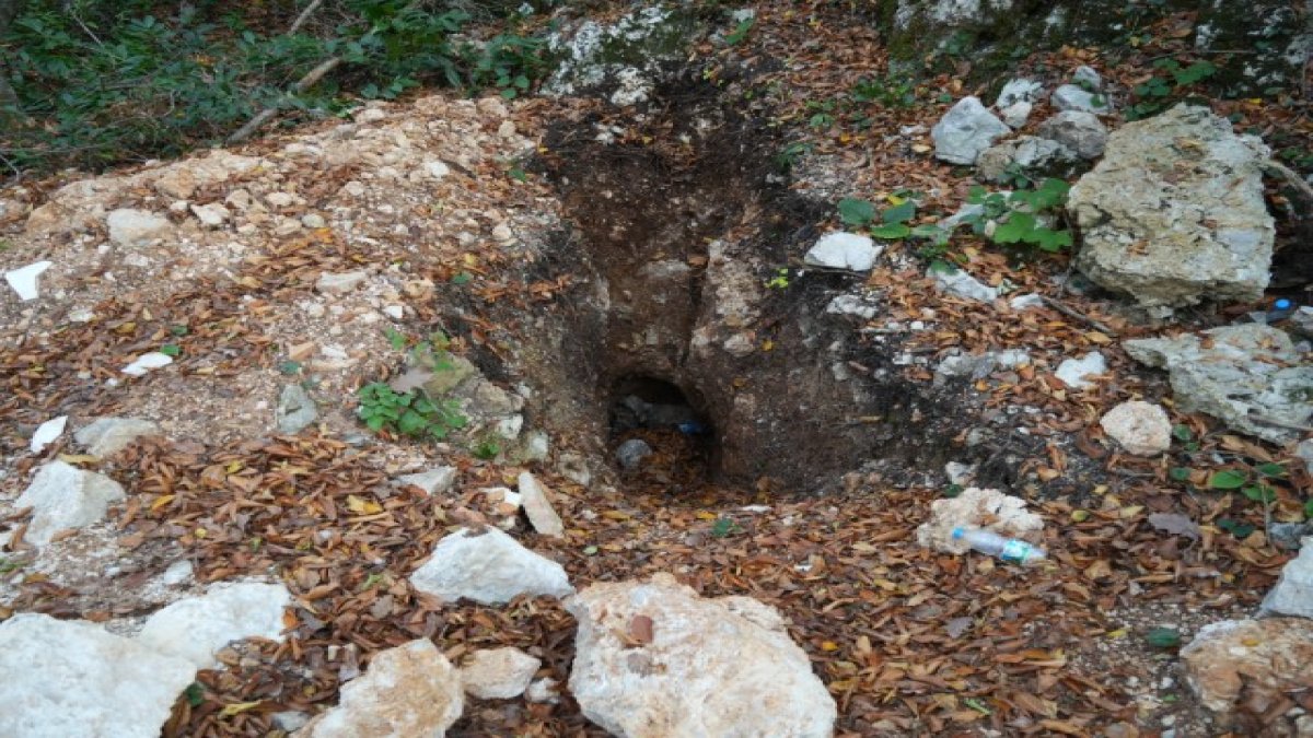 Küpleri gören defineciler akın etmiş! Yeraltında dev tarih: Defineciler tarihi talan ediyor