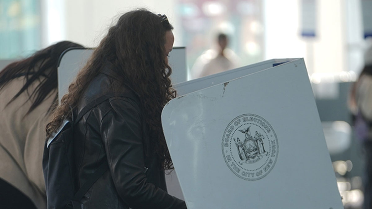 Beyaz Saray: ICE’ın ara seçimlerde sandıkların çevresinde olmayacağının garantisi yok