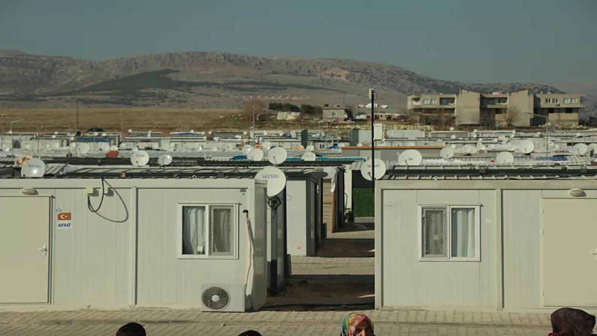 Doktorlardan Bakanlığa: Deprem bölgesinde sağlık merkezleri hala konteynerlerde