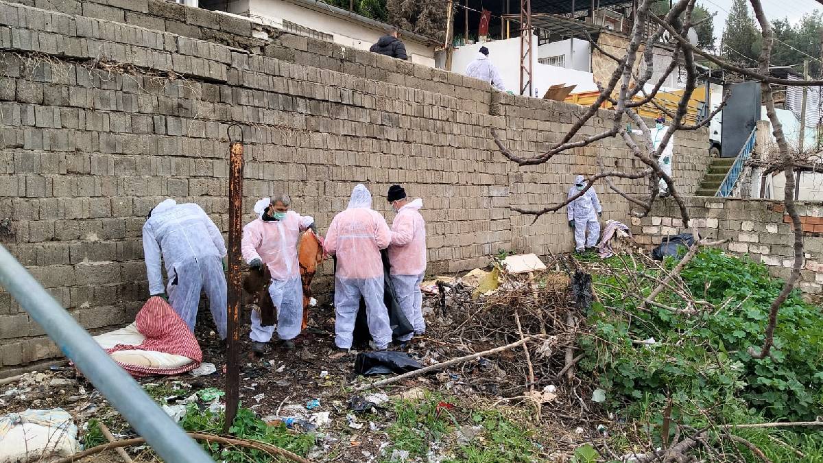 Efeler Belediyesinden çöp evlerde kapsamlı temizlik çalışması: 13 kamyon çöp çıkarıldı!