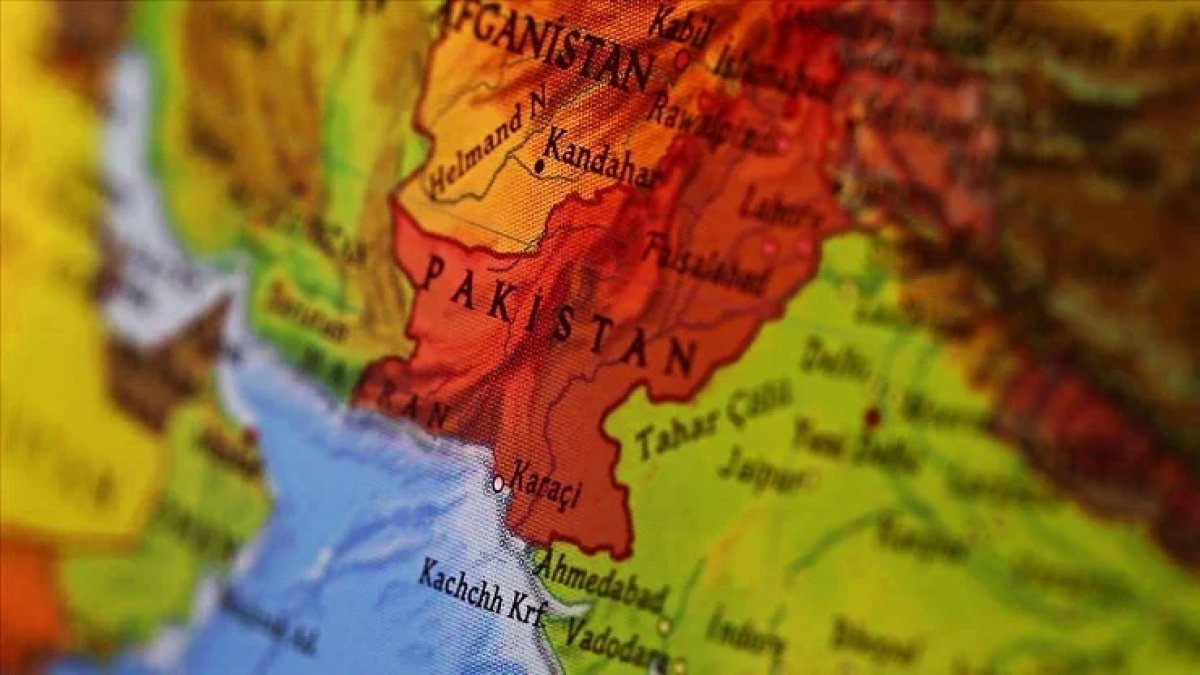 Pakistan'da camiye intihar saldırısı: 12 ölü, çok sayıda yaralı