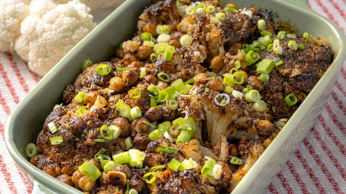 İşten yorgun gelenlerin menüsü! Şipşak hazır sağlıklı akşam yemeği: Ekşili karnabahar tarifi