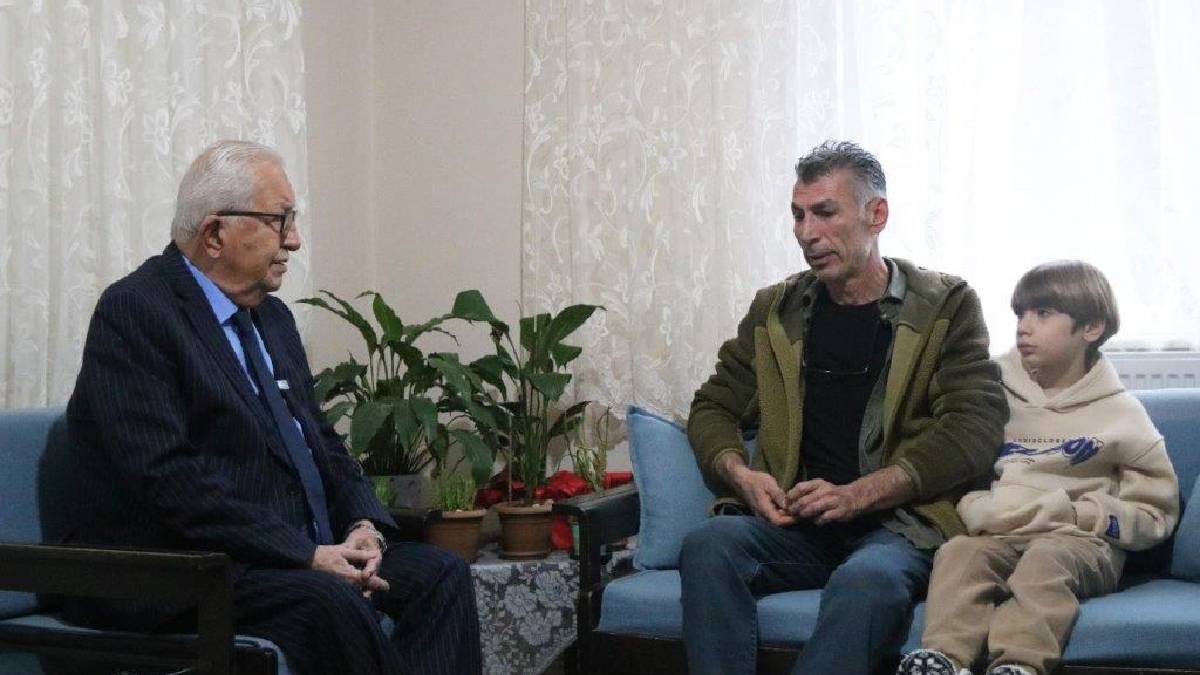 Başkan Posbıyık, depremzede aileyi evinde ziyaret etti