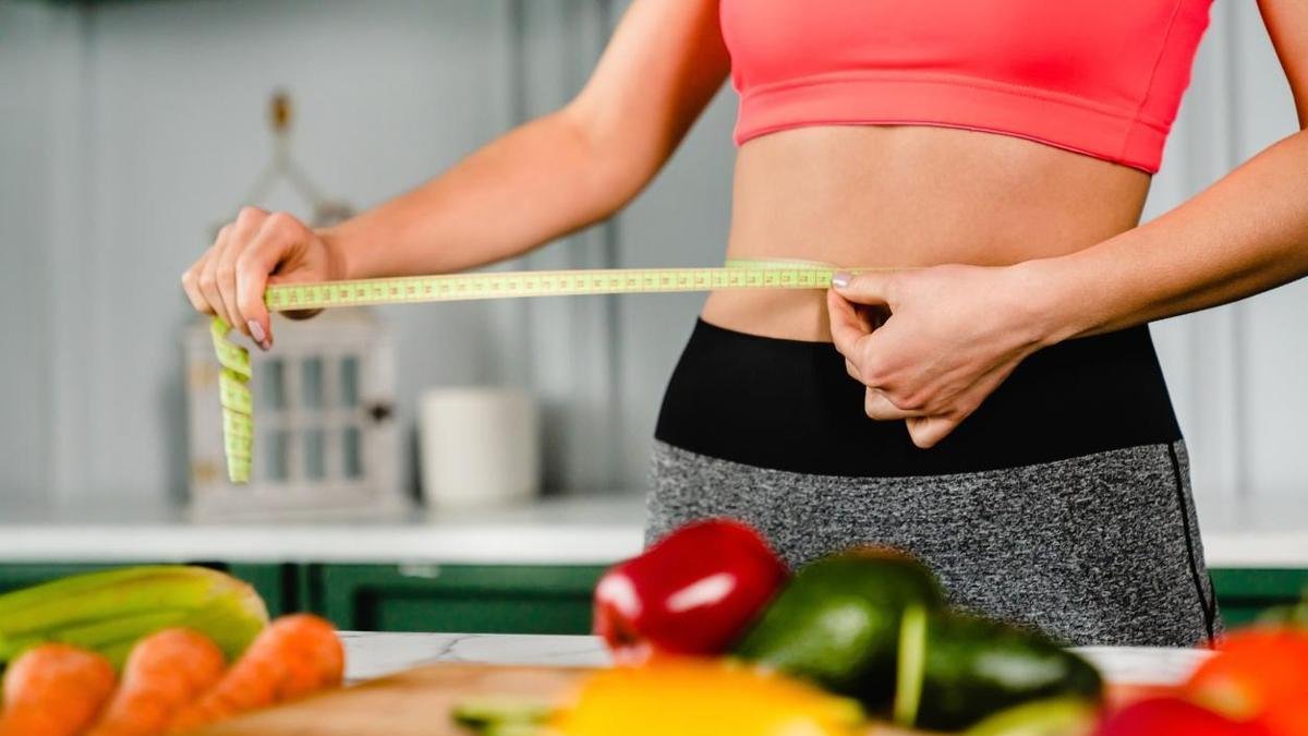 Gece yatmadan önce içen yağlarından kurtuluyor! Göbek eriten mucize kür tarifi