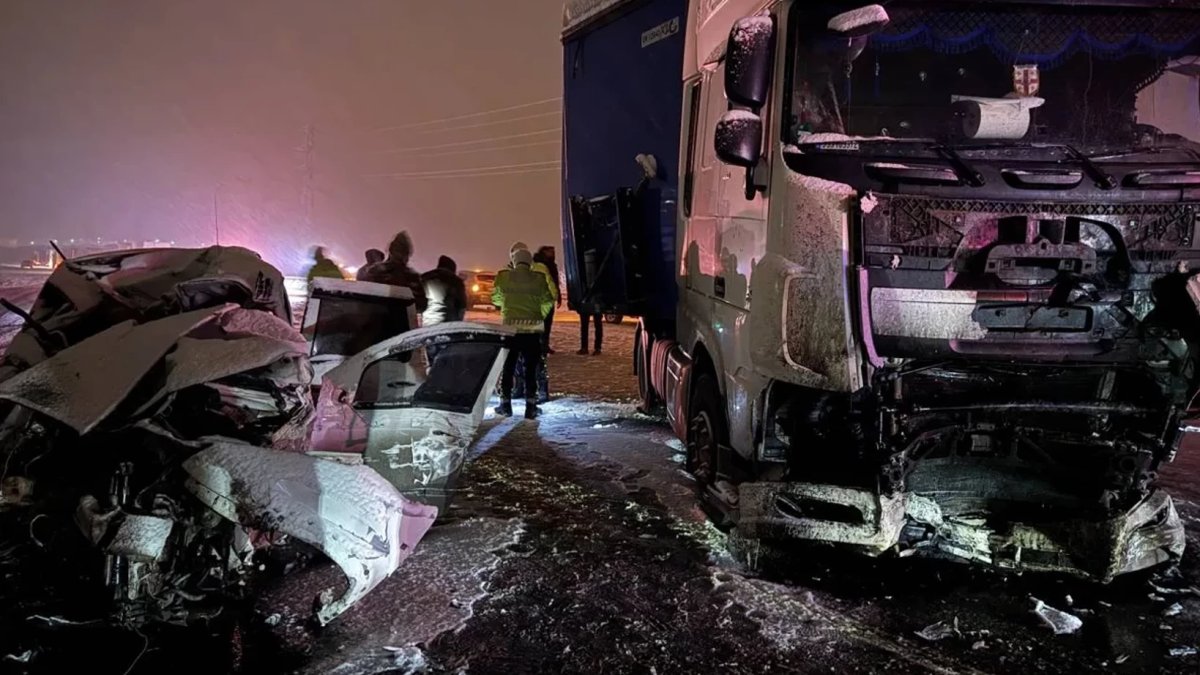 Erzurum'da katliam gibi kaza: 4 kişi hayatını kaybetti