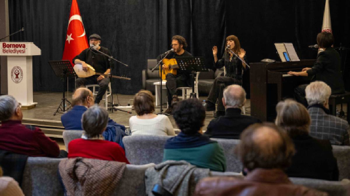 Hidayet Karakuş Bornova’da yürekleri aydınlattı